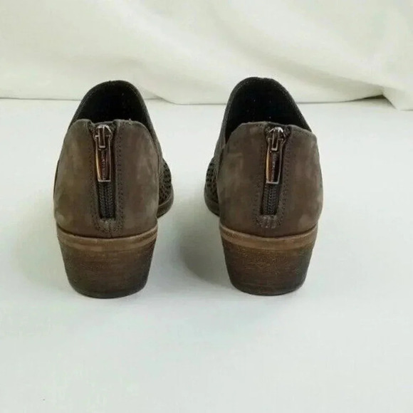 Vince Camuto 8M Women's Chocolate Brown Back Zip Mid Ankle Block Heel Lazar Cut - Picture 11 of 12